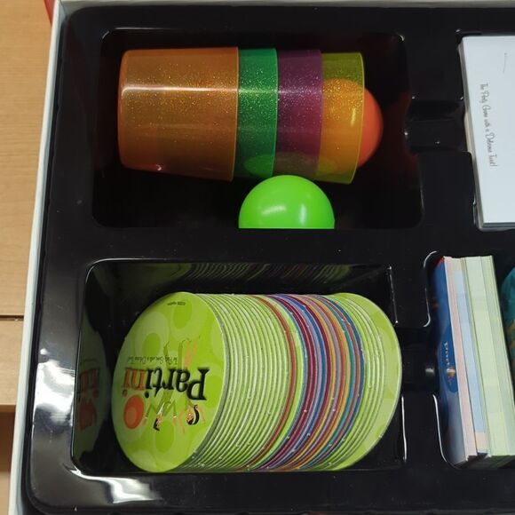 Hasbro Partini game, Party game with a delicious twist - Picture 5 of 8